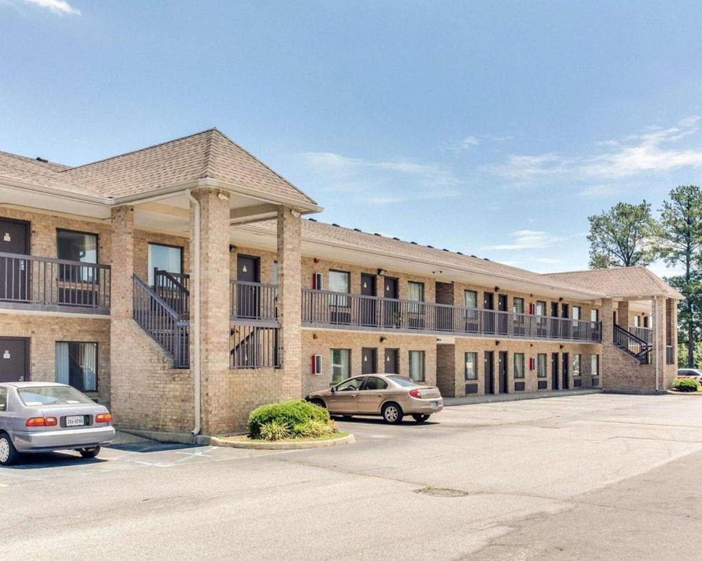 Econolodge Suffolk Exterior photo